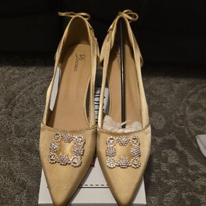 Elegant Gold Women's Shoes with Rhinestone Detail